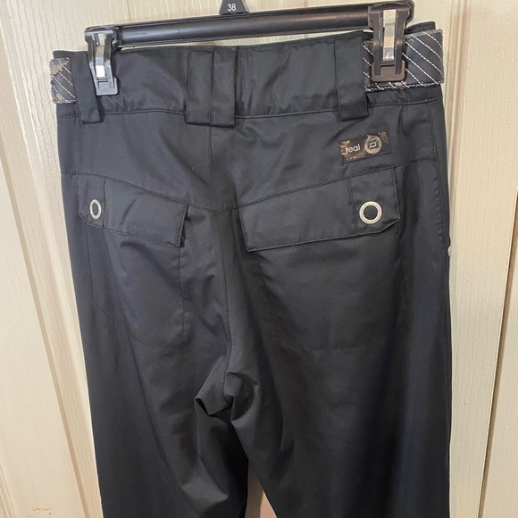 Below Zero snowboard pants - Picture 4 of 9